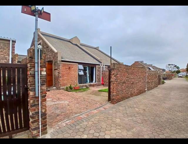 2 BEDROOM TOWNHOUSE FOR SALE IN HEIDERAND